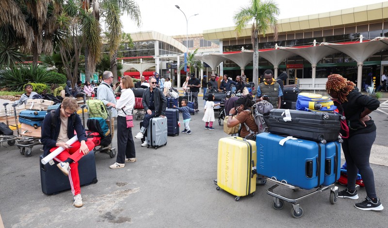 Penerbangan di bandara Nairobi terganggu saat pekerja penerbangan kembali melakukan pemogokan pada Senin (31/8/2026). (REUTERS/Monicah Mwangi)