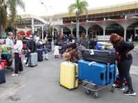 Horor Mogok Kerja Petugas Bandara: Penumpang Terlantar-Koper Menumpuk