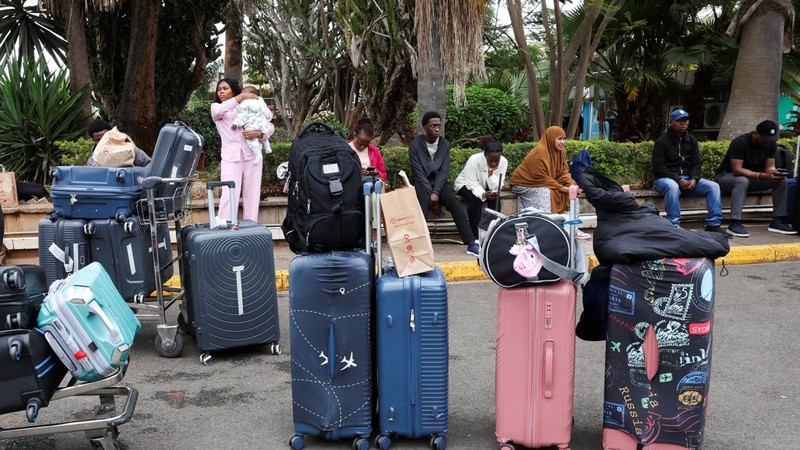 Penerbangan di bandara Nairobi terganggu saat pekerja penerbangan kembali melakukan pemogokan pada Senin (31/8/2026). (REUTERS/Monicah Mwangi)