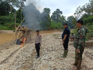 Polisi Razia PETI di Muratara, 2 Pelaku Kabur-1 Mesin Dompeng Dibakar