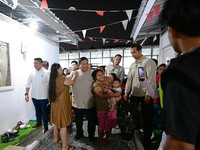 Presiden Prabowo Subianto menemui warga relokasi Senen yang kini menempati hunian baru, Jumat malam, 28 Agustus 2026. (Instagram/sekretariat.kabinet)