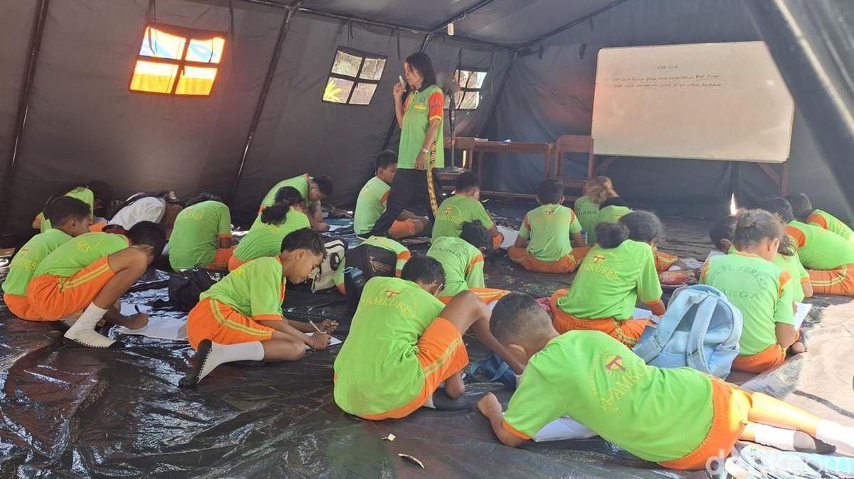 Siswa Nagekeo Tetap Semangat Belajar di Tenda Darurat Pascagempa