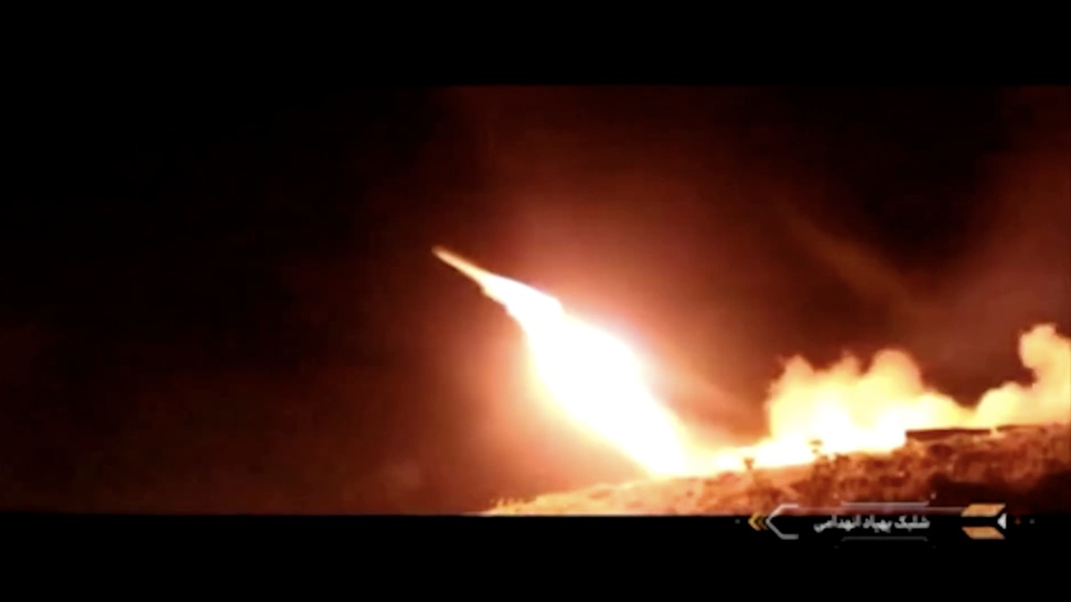 Langit Membara, Potret Rudal Iran Meluncur Bombardir Pangkalan AS