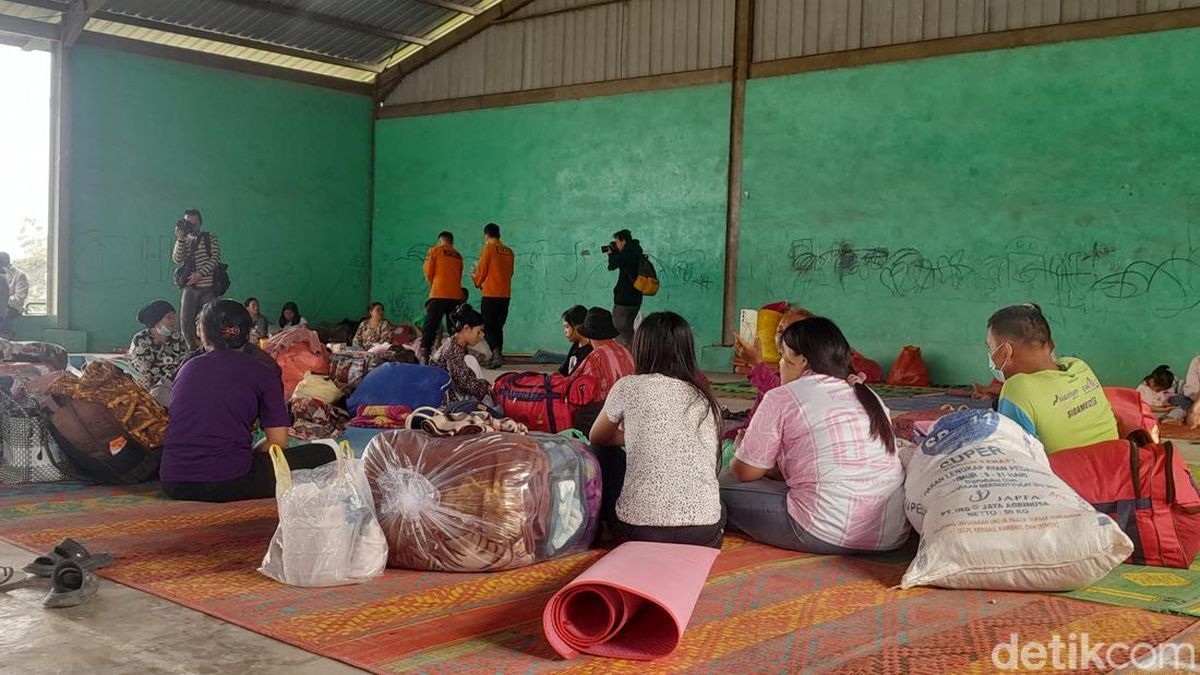 Warga Kuta Tengah Pilih Ngungsi karena Takut Erupsi Susulan Gunung Sinabung
