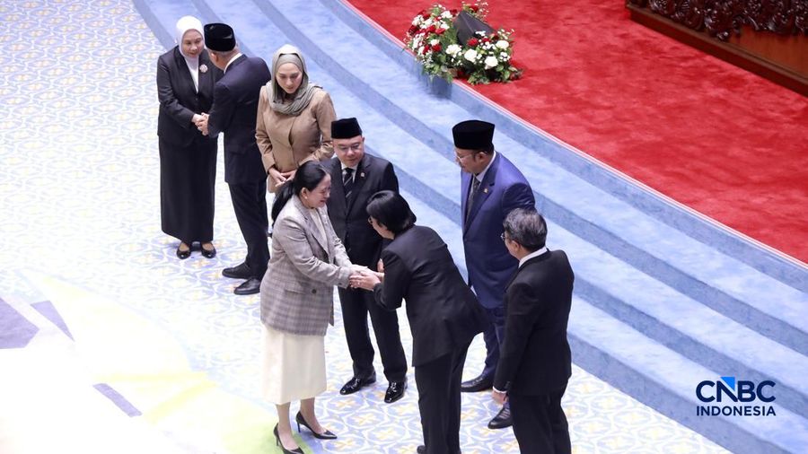 Gubernur BI terpilih Destry Damayanti (tengah), bersama Deputi Gubernur Senior BI senior terpilih Aida S. Budiman dan Deputi Gubernur BI terpilih M. Juhro menghadiri Sidang Paripurna ke-4 masa persidangan 1 tahun sidang 2026-2027 di kompleks Parlemen, Senayan, Jakarta, Selasa (1/9/2026).