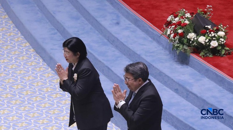 Gubernur BI terpilih Destry Damayanti (tengah), bersama Deputi Gubernur Senior BI senior terpilih Aida S. Budiman dan Deputi Gubernur BI terpilih M. Juhro menghadiri Sidang Paripurna ke-4 masa persidangan 1 tahun sidang 2026-2027 di kompleks Parlemen, Senayan, Jakarta, Selasa (1/9/2026).