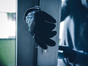 2 Rumah Warga di Bogor Diacak-acak Maling, HP hingga Uang Raib