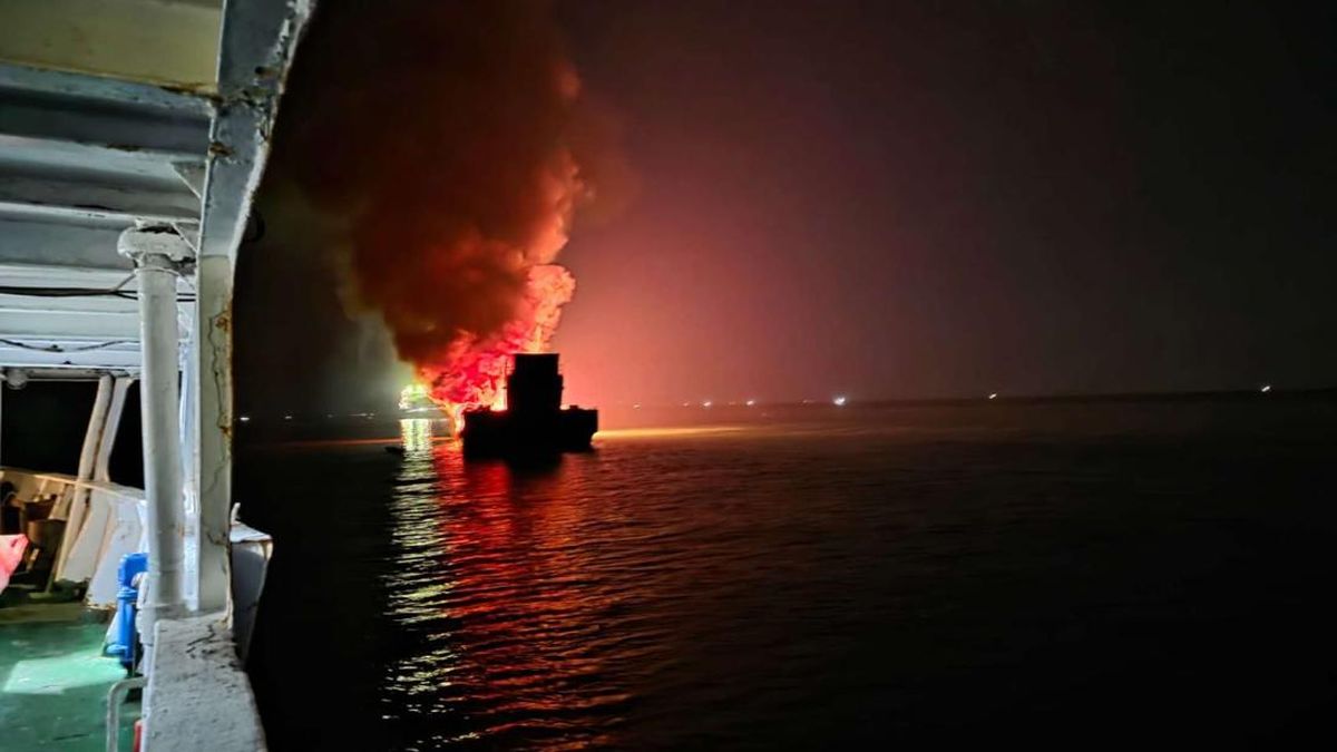Kapal Angkut Bahan Kimia Terbakar di Perairan Bombana, 2 ABK Tewas