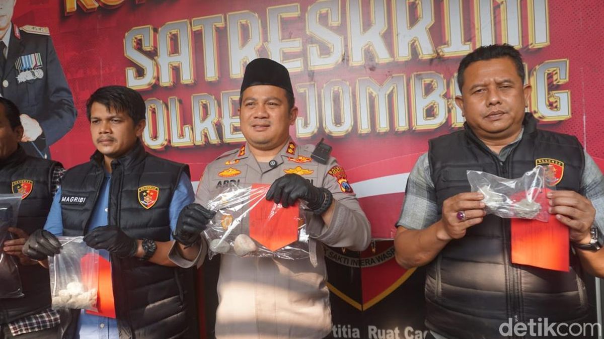 9 Pelaku Pengeroyokan-Bakar Motor Pesilat di Jombang Diringkus, 4 Buron