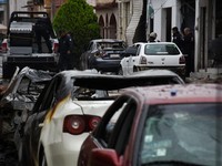 Kendaraan yang rusak di dekat markas polisi kota setelah sebuah bom mobil meledak di luar kantor tersebut pada malam sebelumnyayang menurut laporan media setempat menyebabkan sejumlah orang terlukadi Ojocaliente, negara bagian Zacatecas, Meksiko, pad