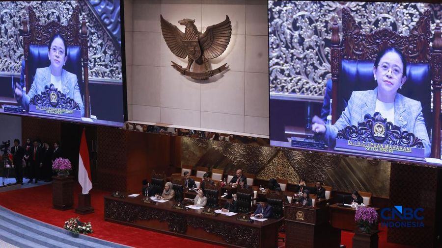 Ketua DPR RI, Puan Maharani (tengah) saat memimpin Rapat Paripurna Khusus dalam Rangka HUT ke-81 DPR RI di Komplek Parlemen, Senayan, Jakarta, Selasa (1/9/2026).