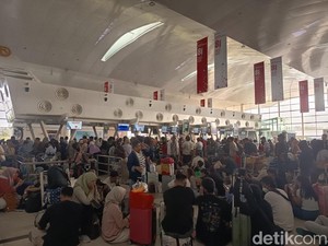 49 Penerbangan di Bandara Kualanamu Batal Imbas Erupsi Anak Krakatau Hari Ini
