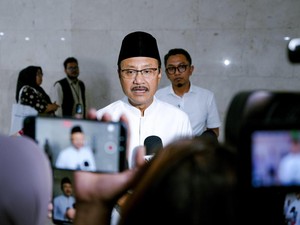 Video: 4,5 Juta Keluarga Ajukan Diri untuk Dapat Bansos pada 2026