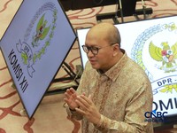 Menteri Investasi dan Hilirisasi/CEO Danantara Indonesia Rosan Roeslani usai rapat kerja bersama Komisi XII DPR RI di ruang rapat Komisi XII DPR, Gedung Nusantara, Kompleks Parlemen Senayan, Jakarta Pusat, Selasa (1/9/2026). (CNBC Indonesia/Muhammad