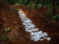Potret Pilu Kuburan Massal Banjir Nepal: Jenazah Membusuk-Tak Dikenali