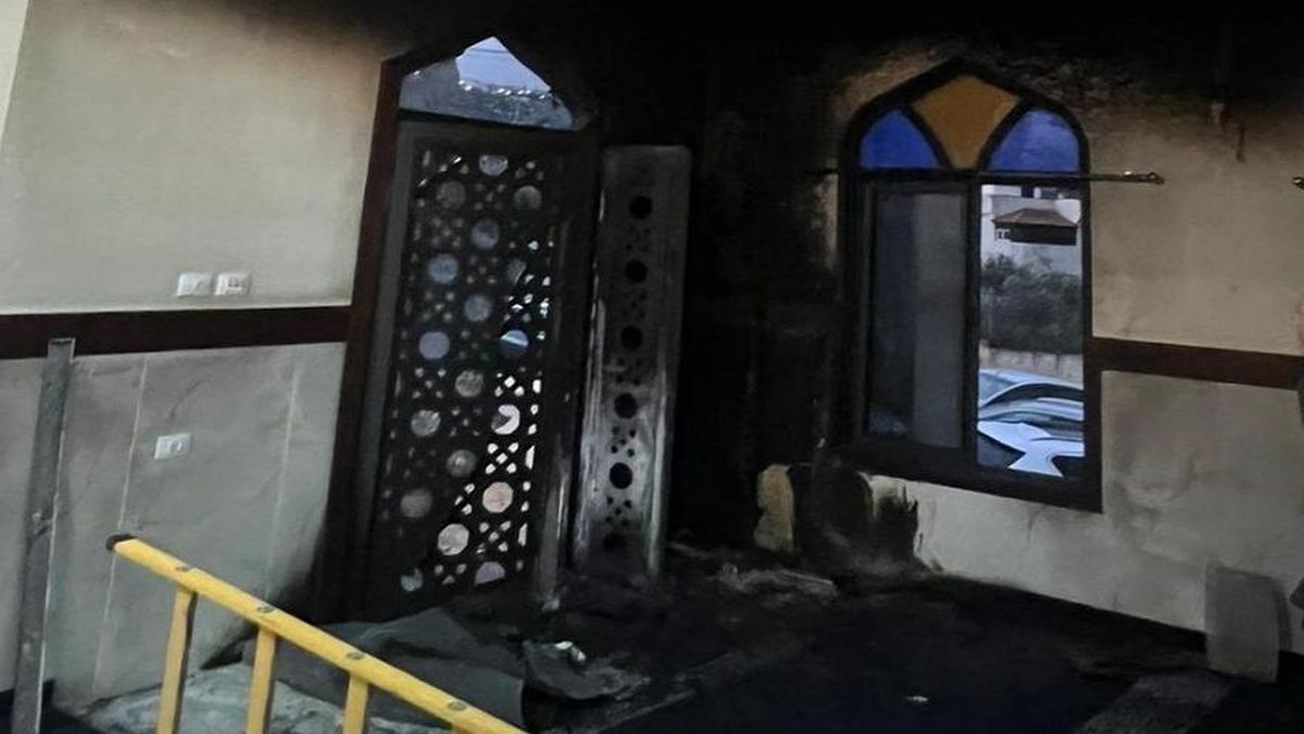 Gagal Bakar Masjid di Palestina, Pemukim Israel Coret Slogan Rasis