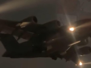Bandara Husein Kedatangan Pesawat Perang Amerika Serikat