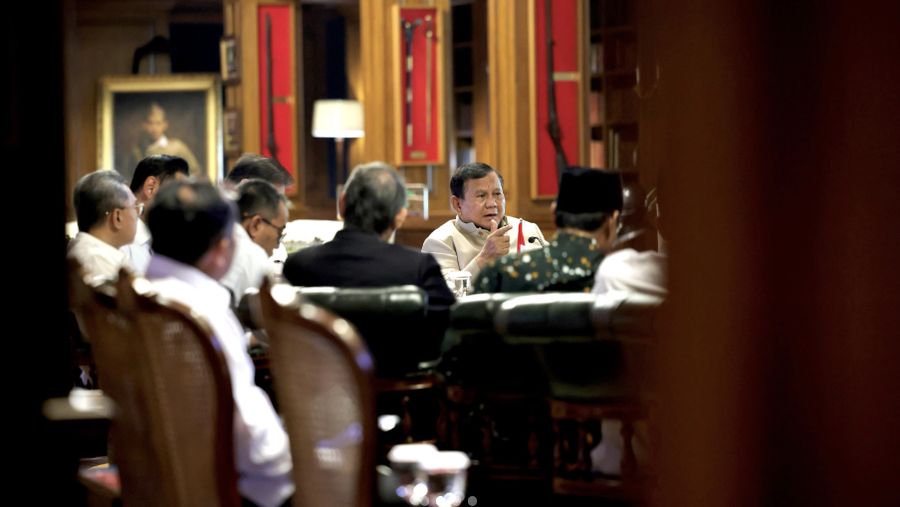 Presiden Prabowo Subianto memimpin rapat terbatas bersama sejumlah menteri di Hambalang, Kabupaten Bogor, Selasa, 1 September 2026, untuk membahas langkah konkret meningkatkan kualitas hunian dan lingkungan tempat tinggal masyarakat. (Instagram/sekre