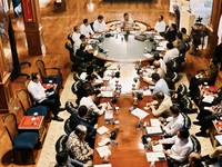 Presiden Prabowo Subianto memimpin rapat terbatas bersama sejumlah menteri di Hambalang, Kabupaten Bogor, Selasa, 1 September 2026, untuk membahas langkah konkret meningkatkan kualitas hunian dan lingkungan tempat tinggal masyarakat. (Instagram/sekre