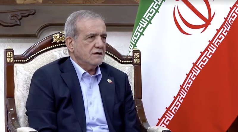 Presiden Rusia Vladimir Putin dan Presiden Iran Masoud Pezeshkian menghadiri pertemuan di sela-sela KTT Organisasi Kerja Sama Shanghai (SCO) di Bishkek, Kirgistan, Selasa (1/9/2026). (Sputnik/Kristina Solovyova/Pool via REUTERS)