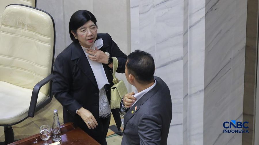 Rapat kerja Komisi XI DPR RI dengan Menteri Keuangan, Menteri PPN/Bappenas, Ketua Dewan Komisioner OJK, Pejabat Gubernur Terpilih Bank Indonesia dalam agenda asumsi dasar dalam RUU APBN TA 2027 di Komisi XI DPR RI, Senayan, Jakarta, Selasa (1/9/2026). (CNBC Indonesia/Muhammad Sabki)