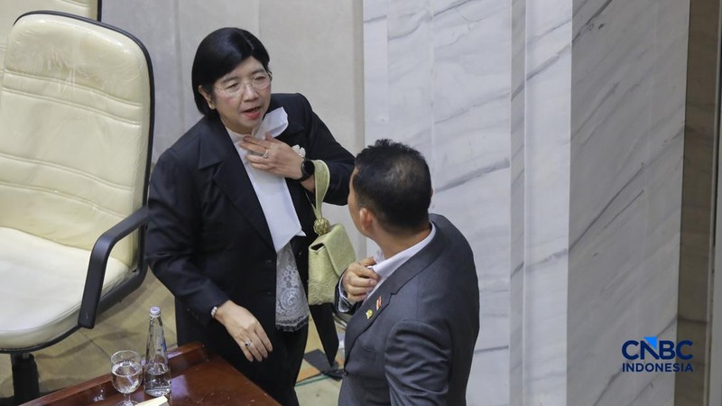 Rapat kerja Komisi XI DPR RI dengan Menteri Keuangan, Menteri PPN/Bappenas, Ketua Dewan Komisioner OJK, Pejabat Gubernur Terpilih Bank Indonesia dalam agenda asumsi dasar dalam RUU APBN TA 2027 di Komisi XI DPR RI, Senayan, Jakarta, Selasa (1/9/2026). (CNBC Indonesia/Muhammad Sabki)