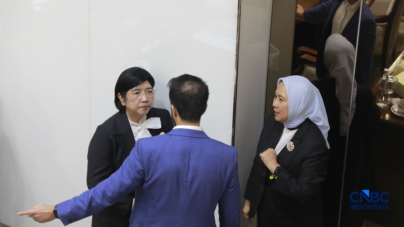 Rapat kerja Komisi XI DPR RI dengan Menteri Keuangan, Menteri PPN/Bappenas, Ketua Dewan Komisioner OJK, Pejabat Gubernur Terpilih Bank Indonesia dalam agenda asumsi dasar dalam RUU APBN TA 2027 di Komisi XI DPR RI, Senayan, Jakarta, Selasa (1/9/2026). (CNBC Indonesia/Muhammad Sabki)