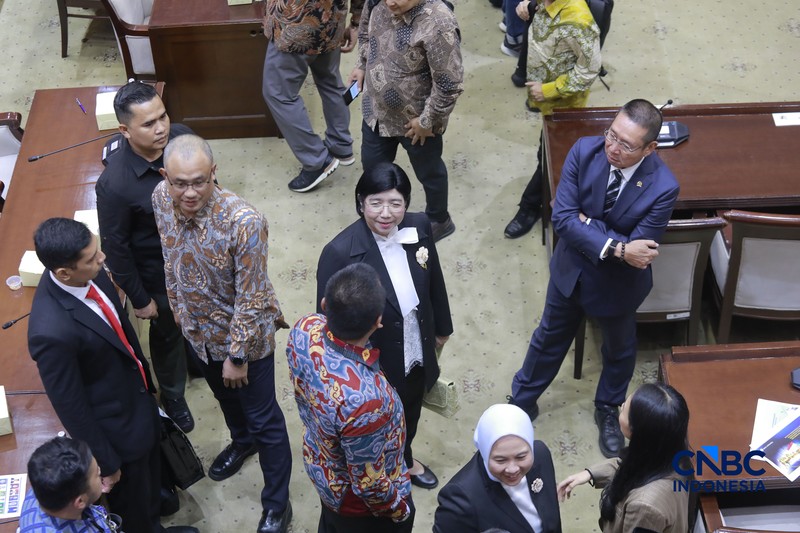 Rapat kerja Komisi XI DPR RI dengan Menteri Keuangan, Menteri PPN/Bappenas, Ketua Dewan Komisioner OJK, Pejabat Gubernur Terpilih Bank Indonesia dalam agenda asumsi dasar dalam RUU APBN TA 2027 di Komisi XI DPR RI, Senayan, Jakarta, Selasa (1/9/2026). (CNBC Indonesia/Muhammad Sabki)