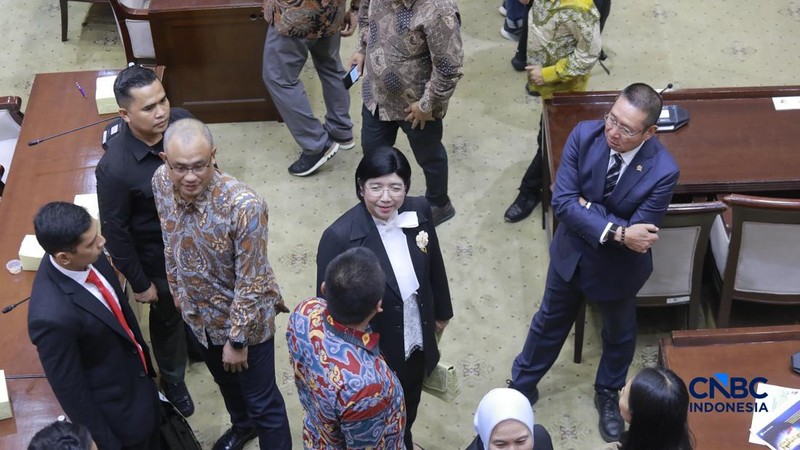 Rapat kerja Komisi XI DPR RI dengan Menteri Keuangan, Menteri PPN/Bappenas, Ketua Dewan Komisioner OJK, Pejabat Gubernur Terpilih Bank Indonesia dalam agenda asumsi dasar dalam RUU APBN TA 2027 di Komisi XI DPR RI, Senayan, Jakarta, Selasa (1/9/2026). (CNBC Indonesia/Muhammad Sabki)