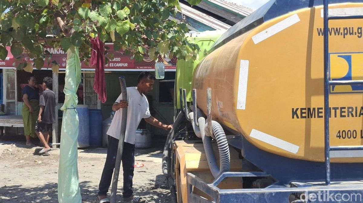 Berjibaku Salurkan Air Bersih untuk Korban Gempa Flores