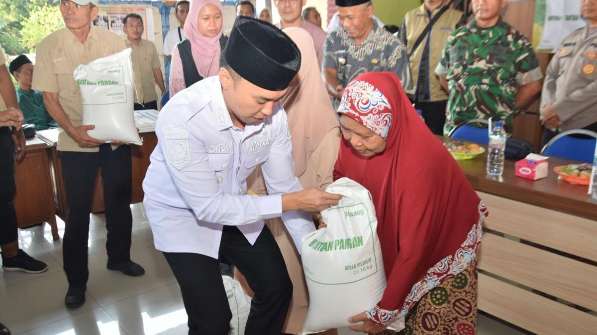 179.868 Keluarga di Lamongan Terima Bantuan Beras Total 5.390 Ton