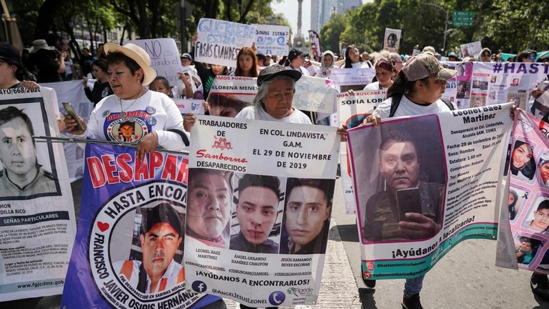 Warga berpartisipasi dalam unjuk rasa untuk memperingati Hari Internasional Korban Penghilangan Paksa di Mexico City, Meksiko, pada 30 Agustus 2026. (REUTERS/Toya Sarno Jordan)