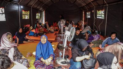 Warga Korban Kebakaran Batu Ceper Bertahan di Tenda Pengungsian