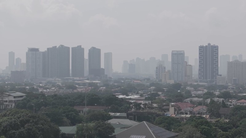 Kabut asap akibat kebakaran hutan dan lahan di wilayah Kalimantan, menyelimuti ibu kota Filipina, Manila, pada Selasa (1/9/2026).