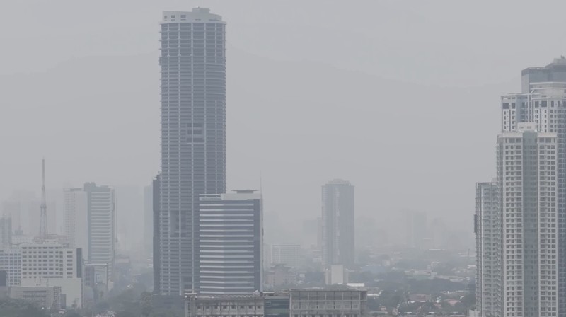 A thick haze shrouds Metro Manila due to smoke from ongoing fires in Kalimantan, Indonesia, in this drone picture taken in Quezon City, Philippines, September 1, 2026. REUTERS/Adrian Portugal
