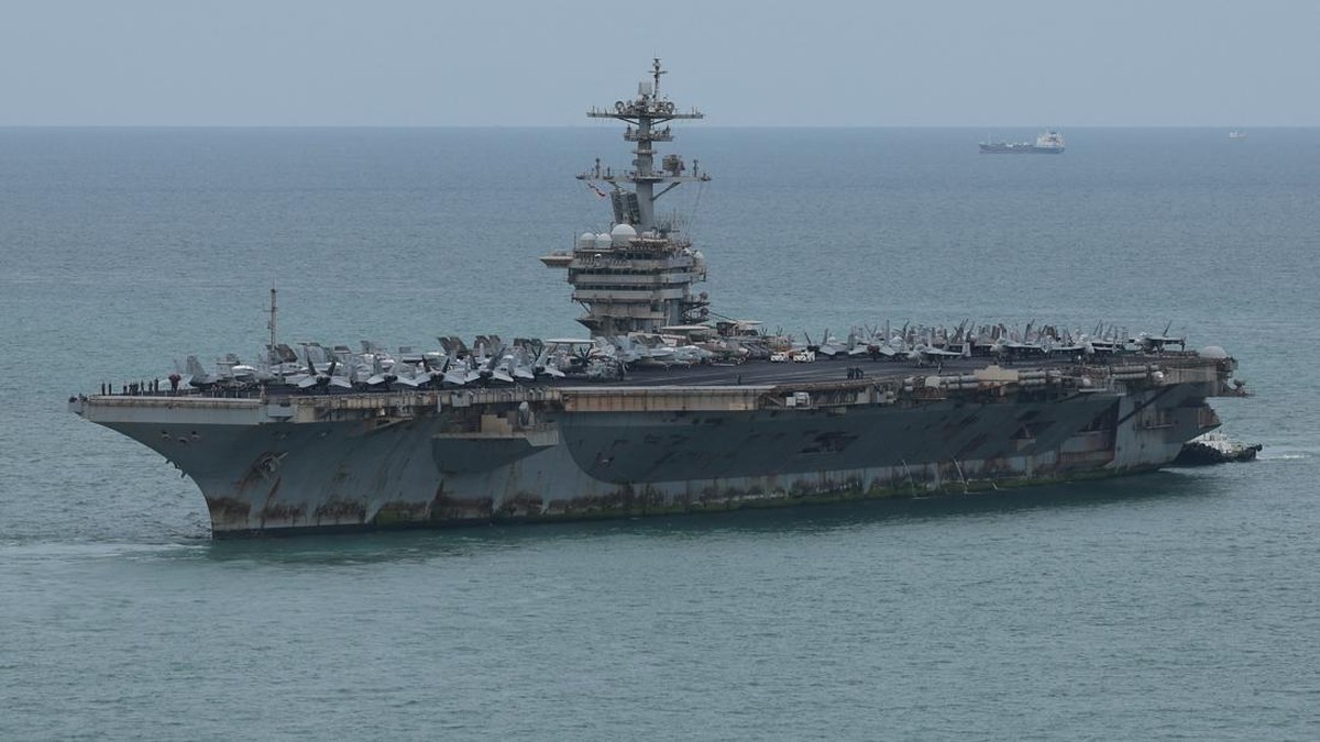 Potret Kapal Induk 'Karatan' AS Sandar di Thailand Pasca Perang Iran