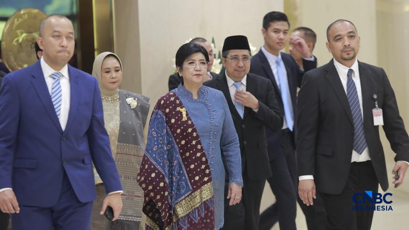 (Kiri-Kanan) Deputi Gubernur Senior (DGS) Bank Indonesia, Aida S. Budiman, Gubernur Bank Indonesia, Destry Damayanti dan Deputi Gubernur Bank Indonesia Solikin M. Juhro usai Pengucapan Sumpah Jabatan di Mahkamah Agung RI, Jakarta, Rabu (2/9/2026).