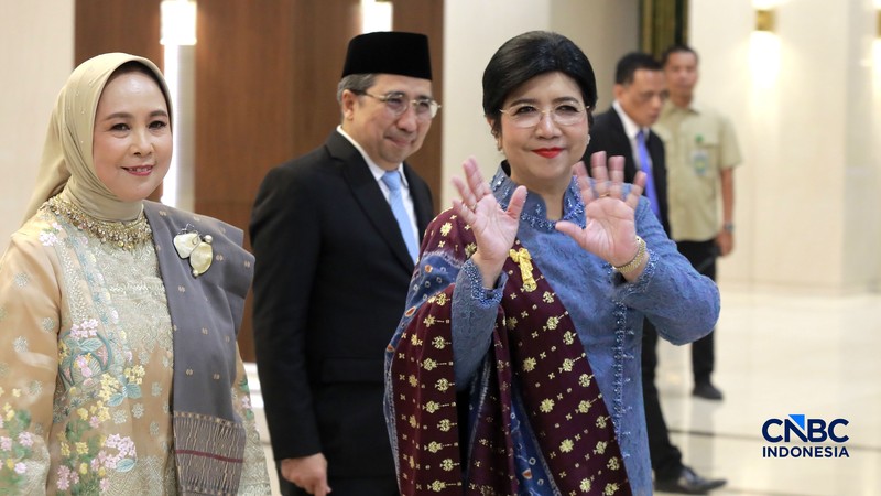 (Kiri-Kanan) Deputi Gubernur Senior (DGS) Bank Indonesia, Aida S. Budiman, Gubernur Bank Indonesia, Destry Damayanti dan Deputi Gubernur Bank Indonesia Solikin M. Juhro usai Pengucapan Sumpah Jabatan di Mahkamah Agung RI, Jakarta, Rabu (2/9/2026). (CNBC Indonesia/Muhammad Sabki)