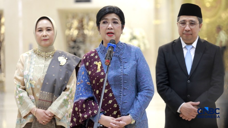 (Kiri-Kanan) Deputi Gubernur Senior (DGS) Bank Indonesia, Aida S. Budiman, Gubernur Bank Indonesia, Destry Damayanti dan Deputi Gubernur Bank Indonesia Solikin M. Juhro usai Pengucapan Sumpah Jabatan di Mahkamah Agung RI, Jakarta, Rabu (2/9/2026). (CNBC Indonesia/Muhammad Sabki)