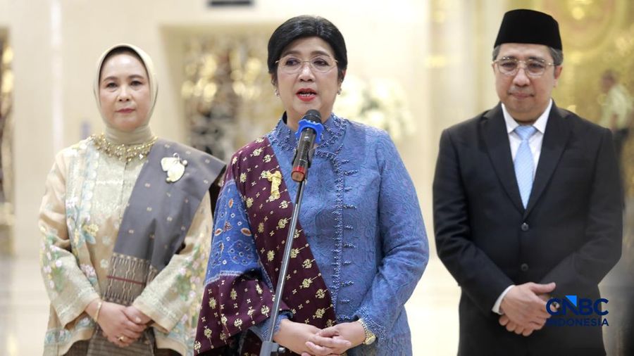 (Kiri-Kanan) Deputi Gubernur Senior (DGS) Bank Indonesia, Aida S. Budiman, Gubernur Bank Indonesia, Destry Damayanti dan Deputi Gubernur Bank Indonesia Solikin M. Juhro usai Pengucapan Sumpah Jabatan di Mahkamah Agung RI, Jakarta, Rabu (2/9/2026).