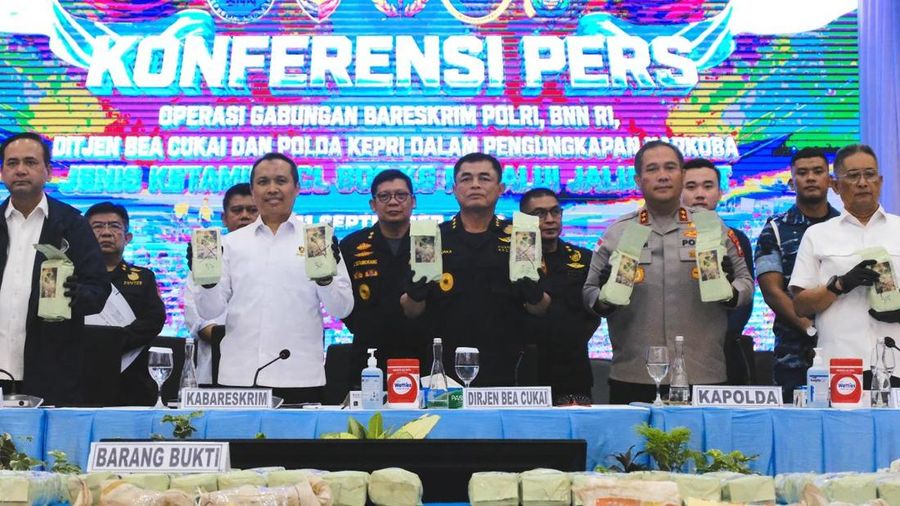 Bea Cukai bersama Badan Narkotika Nasional (BNN) RI, Bareskrim Polri, dan Polda Kepulauan Riau (Kepri) menindak dua kapal dalam rangkaian operasi pengawasan laut di wilayah Kepulauan Riau dan Perairan Natuna. Dalam operasi tersebut, tim gabungan meng