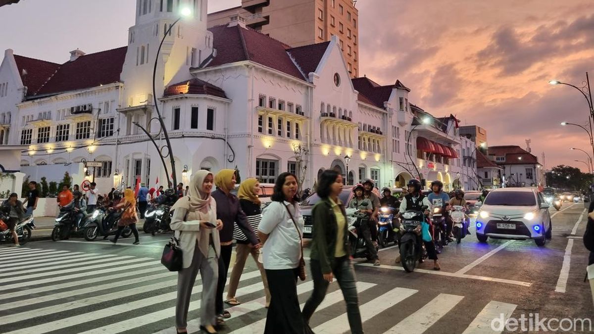 Tren Fashion: Gen-Z Surabaya Kini Ubah Sudut Kota Jadi Panggung Fashion