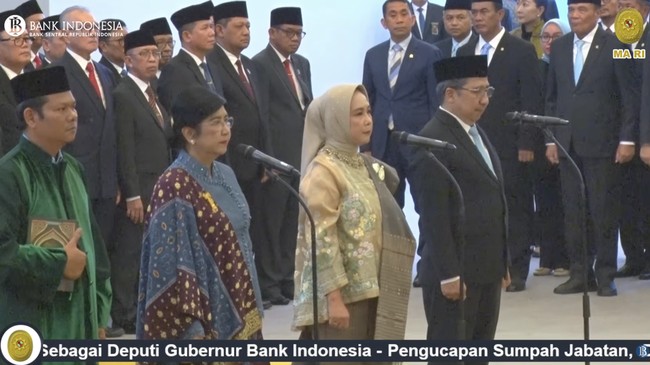 Resmi Jadi Gubernur BI! Destry Ucap Sumpah Jabatan di MA