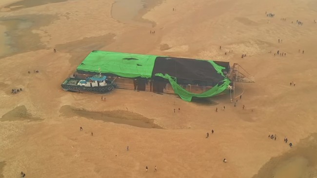 Horor! Penampakan Sungai Kapuas di Kalimantan Berubah Bak Gurun Pasir