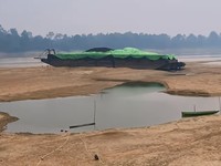 Sungai Kapuas di Kalimantan Barat mengalami kekeringan. (Instagram/atr.drone)