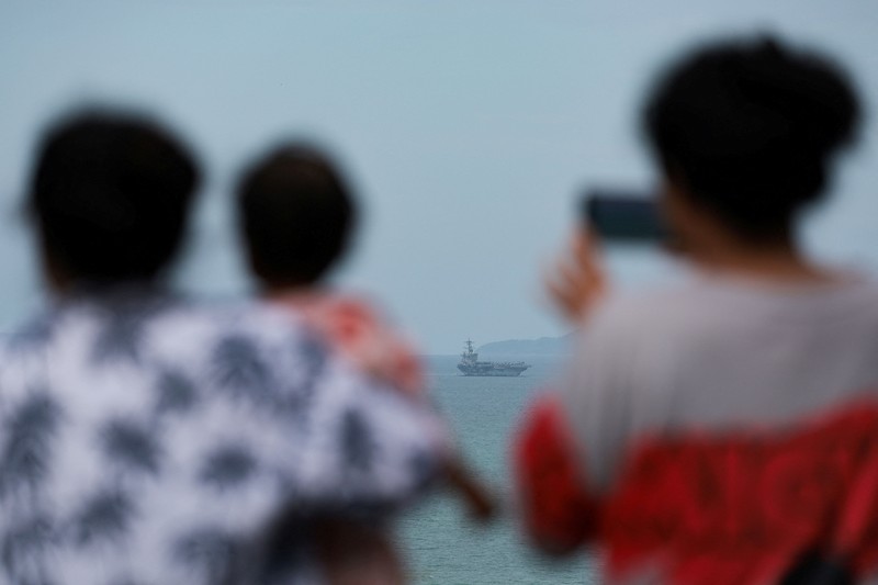 USS Abraham Lincoln bersandar di Pelabuhan Laem Chabang di Provinsi Chonburi, Thailand, Rabu (2/9/2026). (REUTERS/Chalinee Thirasupa)