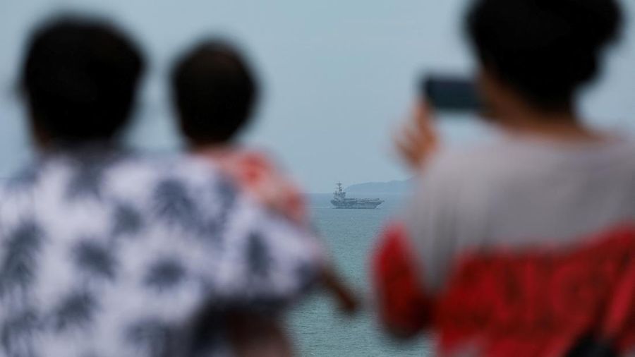 USS Abraham Lincoln bersandar di Pelabuhan Laem Chabang di Provinsi Chonburi, Thailand, Rabu (2/9/2026). (REUTERS/Chalinee Thirasupa)