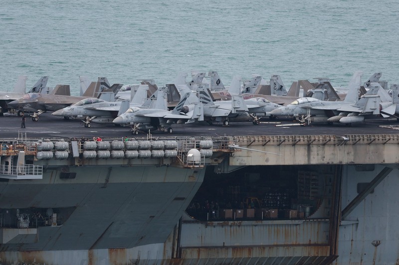 USS Abraham Lincoln bersandar di Pelabuhan Laem Chabang di Provinsi Chonburi, Thailand, Rabu (2/9/2026). (REUTERS/Chalinee Thirasupa)