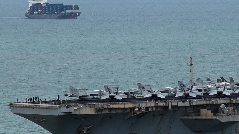 USS Abraham Lincoln bersandar di Pelabuhan Laem Chabang di Provinsi Chonburi, Thailand, Rabu (2/9/2026). (REUTERS/Chalinee Thirasupa)
