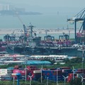 USS Abraham Lincoln bersandar di Pelabuhan Laem Chabang di Provinsi Chonburi, Thailand, Rabu (2/9/2026). (REUTERS/Chalinee Thirasupa)